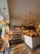 Im Herzen von Kreuzberg, 1A gelegenes und hervorragend laufendes Frühstücks-Bistro - Verkaufsvitrinen ohne Kundschaft