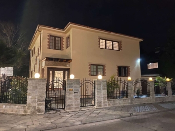 Ihr Traum-Einfamilienhaus mit 3-Familienhaus Charakter, 238qm Wfl., 40qm Sonnenterrasse, top Zustand, 12357 Berlin, Einfamilienhaus
