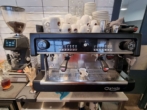 Günstiger Abstand! Top gelegene laufende Restaurantfläche mit gutem Umsatz und viel Potential - Café Maschine close up