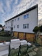 Entkerntes 8-Familien-Wohnhaus in grüner Wohnlage - Hausansicht Frontseite Seite
